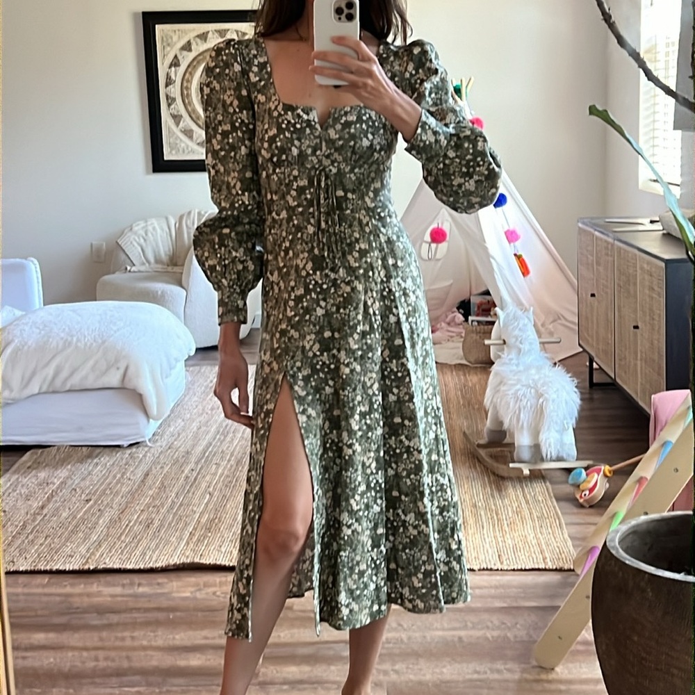 Reformation / size 2 / worn once / in perfect condition